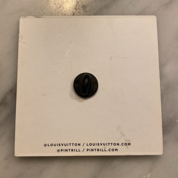 Louis Vuitton x Pintrill Volez Voguez Voyagez Stephen Sprouse Graffiti Pin - Picture 3 of 3